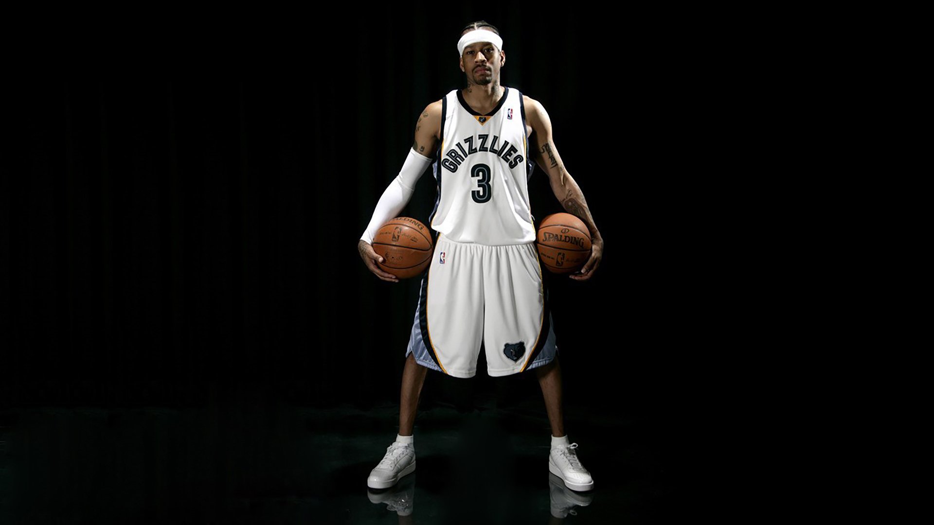 西班牙球队与日本球队在联赛中交手,激烈对抗,西班牙对日本男足